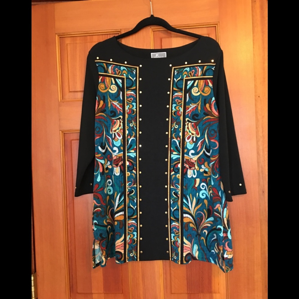 Studded print tunic. JM Collection